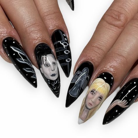 These were TOUGH but totally worth it 🖤 Edward Scissorhands Nail Art, Edward Scissorhands Nails, Crazy Nail Art, Halloween Acrylic Nails, Winter Nails Acrylic, Edward Scissorhands, Crazy Nails, Press Ons, Halloween 2024