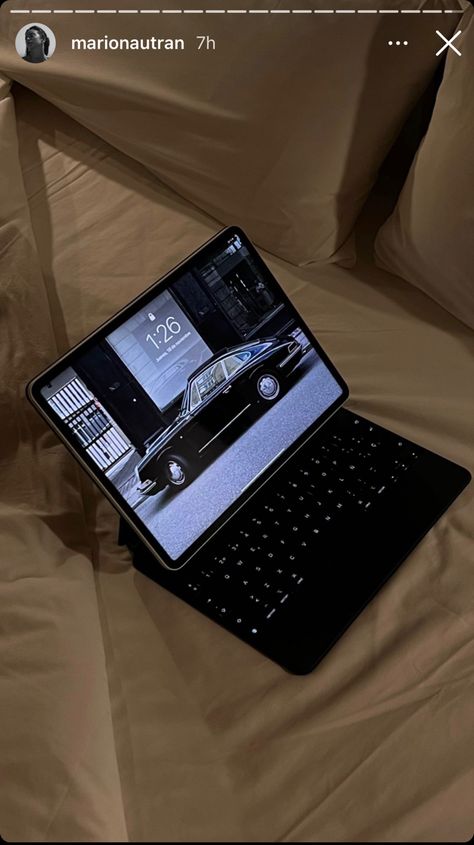 Ipad Pro Black Aesthetic, Black Ipad Aesthetic, Ipad Aesthetic Black, Aesthetic Ipad Setup, Ipad Pro Aesthetic, Ipad Case Aesthetic, Macbook Pouch, Big Ipad, Apple Office