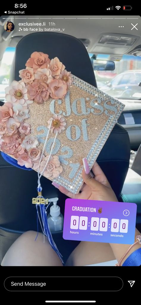 Fancy Graduation Cap, Nail Tech Cap Decoration Graduation, Cap And Gown Nails, Grad Cap Ideas Girly, Girly Cap Decoration Graduation, Nail Tech Graduation Cap, Graduation Cap Designs Glitter, Girl Grad Cap Ideas, Undergraduate Cap Ideas