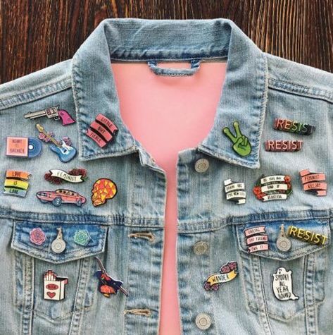 Pin Collection Display Ideas, Collection Display Ideas, Pin Collection Displays, Denim Jacket With Patches, Pins On Denim Jacket, Denim Pins, Jacket With Patches, Jean Jacket Patches, Denim Jacket Patches