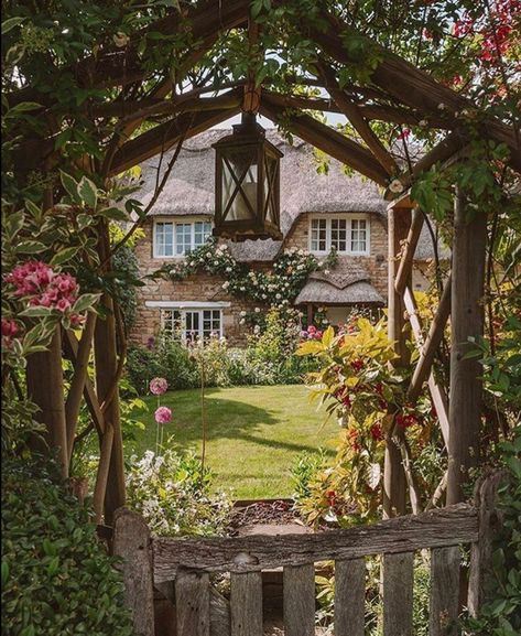 Cottage Aesthetic, Fairytale Cottage, Magic Garden, Dream Cottage, Have Inspiration, Cottage Core Aesthetic, Cute House, Decor Minimalist, English Cottage