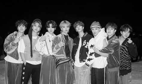 Straykids Group Photo Landscape, Chromebook Wallpaper Black, Skz Group Photo Black And White, Stray Kids Header Ot8, Straykids Banner, Straykids Black And White, Skz Black And White, Stray Kids Banner, Stray Kids Black And White