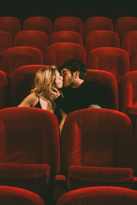 Theater Couple Photoshoot, Movie Theater Engagement Photoshoot, Movie Theatre Engagement Photos, Cinema Photoshoot Ideas, Movie Theater Engagement Photos, Movie Photoshoot Ideas, Wlw Engagement Photos, Movie Theater Photoshoot, Theater Photoshoot