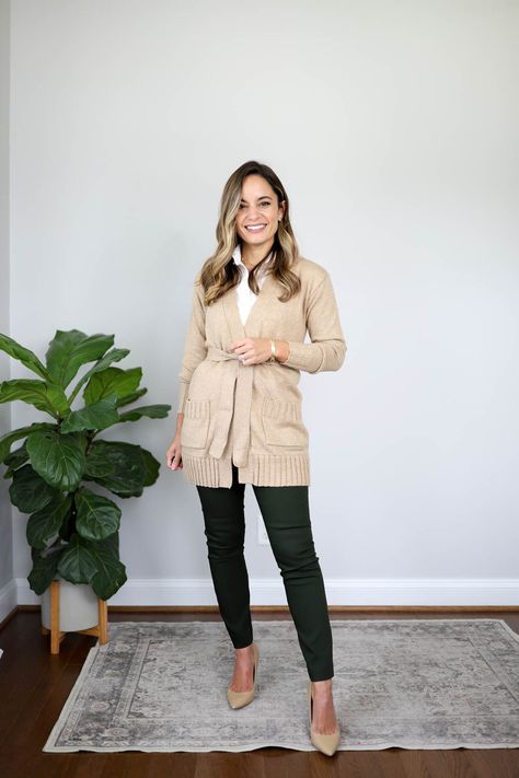 Olive Pants Outfit, Outfit Tutorial, Loft Outfits, Dark Green Pants, Olive Pants, Olive Green Pants, Petite Style, Business Casual Outfits For Work, Photo Work