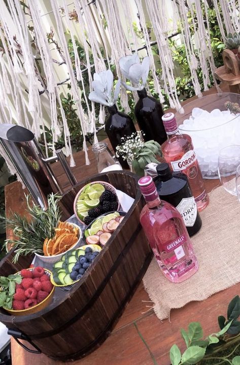 Make Shift Bar For Party, Diy Gin Bar Wedding, Bar Decor For Party, Build Your Own Drink Bar, Diy Bar Decor Ideas, Gin Tasting Party Ideas, Gin Party Ideas, Gin Station Ideas, Gin Bar Ideas Parties