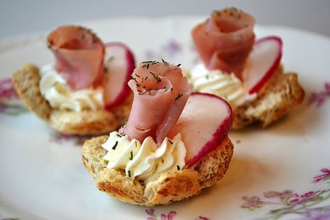 Radish Ham Tea Sandwiches Fast and Fancy Catering Stations, Chipotle Catering, Catering Appetizers, Catering Recipes, Catering Decor, Beef Ham, Party Link, Holiday Catering, Tea Sandwich