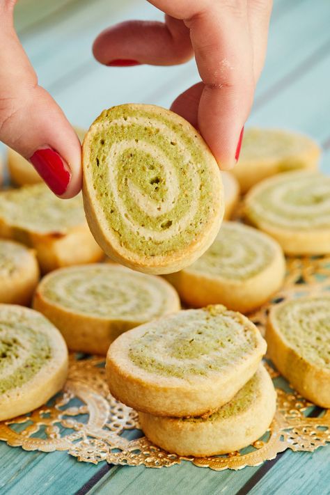 Diwali Cookies, Pistachio Rolls, Indian Food Party, East Indian Food, Diwali Sweets Recipe, Diwali Snacks, Bigger Bolder Baking, Homemade Cookbook, Diwali Sweets