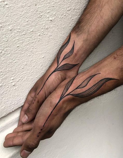 100 Trendy Hand Tattoos To Inspire You ( Women & Men) Trendy Hand Tattoos, Lion Hand Tattoo, Unique Hand Tattoos, Coil Tattoo Machine, Skull Hand Tattoo, Rose Hand Tattoo, Stylish Tattoo, Tattoo Parlors, Professional Tattoo