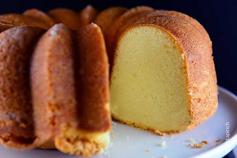 Cake Recipe Using Self Rising Flour, Classic Pound Cake Recipe, Classic Pound Cake, Best Pound Cake Recipe, Homemade Pound Cake, Southern Pound Cake, Easy Pound Cake, Pound Cake Recipes Easy, Sour Cream Pound Cake