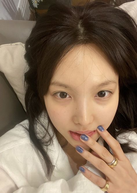 nayeon pics on Twitter: "natural beauty https://t.co/WnUAxgSDDS" / Twitter Twice Tzuyu, Bare Face, Chaeyoung Twice, Im Nayeon, Nayeon Twice, Girl Icons, Kpop Idol, Kpop Girls, Cool Girl