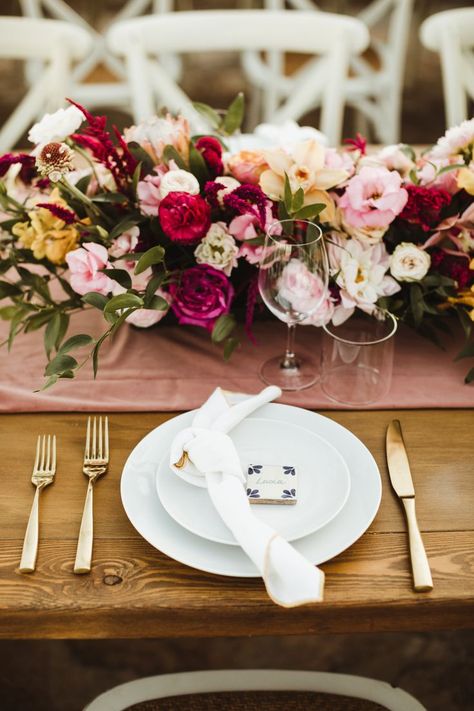 A boho wedding theme meets a historic Palm Springs wedding venue and two equally chic brides—otherwise known as an idyllic summer wedding. For this outdoor wedding, details were on full display thanks to a dream vendor team that brought a contemporary vision to life. #caratsandcake 📷: Hannah Costello 📋: Events Department 💐: @WildFloraDesignStudio 📍: The O’Donnell House at The Willows Historic Palm Springs Inn House Desert, Palm Springs Wedding Venues, Rose Gold Wedding Inspiration, Ranunculus Garden, Sand Cake, Boho Wedding Theme, Pink Wedding Colors, Cymbidium Orchid, Wedding Yellow