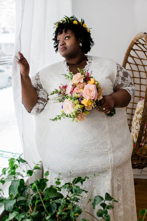 Black super fat model wearing a white wedding dress Fat Bride, Fat Person, Dusty Pink Weddings, Eshakti Dress, Plus Size Bridal, Mechanic Shop, Plus Size Brides, Plus Size Wedding Gowns, Plus Size Bride