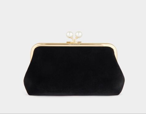 Black Clutch Purse, Fancy Purses, Gala Gown, Matric Dance, Bridal Eye Makeup, Clutch Purse Black, Black Evening Bag, Jeans Outfit Women, Classy Prom Dresses