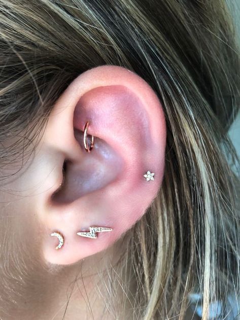 Piercings Curated, Piercing Constellation, Eat Piercings, Constellation Piercing, Gold Helix Piercing, Ears Piercing, Second Piercings, Ear Ideas, Constellation Piercings