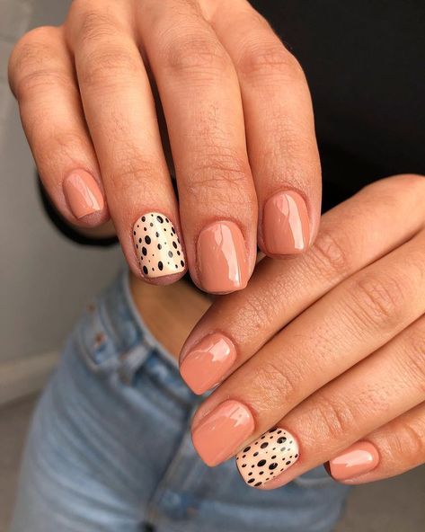 🅼🅸🅻🅻🅸 🅼🅰🅲 on Instagram: “The shinneeeee ✨ for those of you who want to ease yourself into nail art, booking in for an accent nail is the way to go 💖 Using…” Dotted Nails, Short Nail Ideas, Short Nail Manicure, Cute Short Nails, Pink Manicure, Accent Nail, Happy Nails, Polka Dot Nails, Leopard Nails