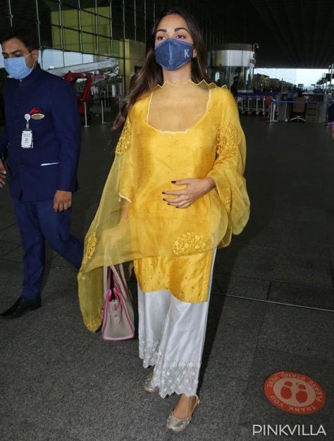 Kiara Advani Yellow Kurti, Kiara Advani Outfits Indian Suit, Kiara Advani Suits, Kiara Advani In Yellow, Kiara Advani Airport Looks, Yellow Suit Indian, Mumbai International Airport, Teen Fashion Trends, Sidharth Malhotra