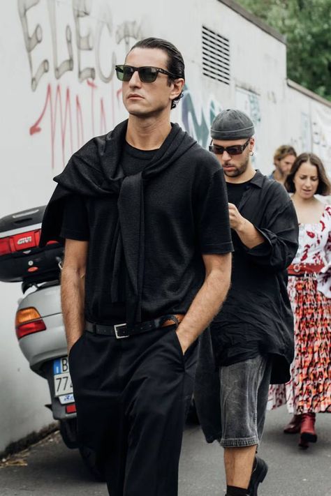 Italian Men Style, Fashion Week Style, Street Style Ideas, Milan Fashion Week Men, Mens Fashion Week Street Style, Italian Mens Fashion, Men Fashion Week, Week Outfits, Italian Fashion Street