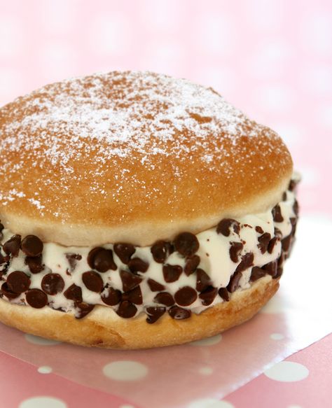 Ice Cream Sandwich Recipes, Donut Sandwich, Homemade Ice Cream Sandwiches, Donut Ice Cream, Ice Cream Sandwiches Recipe, Sandwich Ideas, Frozen Dessert Recipe, Cream Sandwich, Donut Recipes