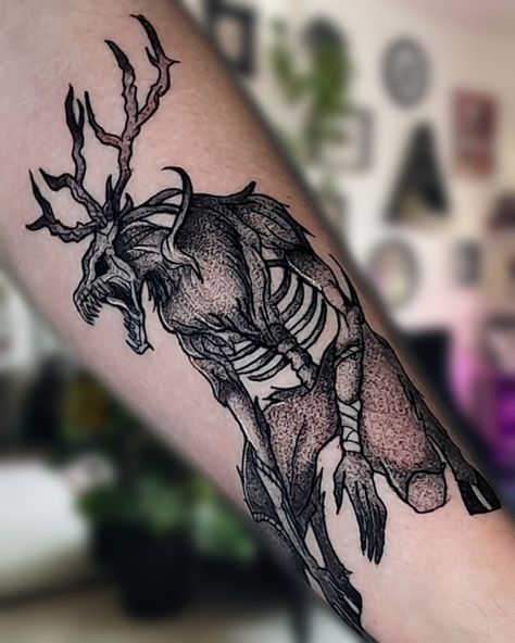 Wendigo Tattoo Ideas, Skinwalker Tattoo, Wendigo Tattoo, Creepy Forest, Gangsta Tattoos, Deer Skull, Dark Art Tattoo, Deer Skulls, Leg Sleeves