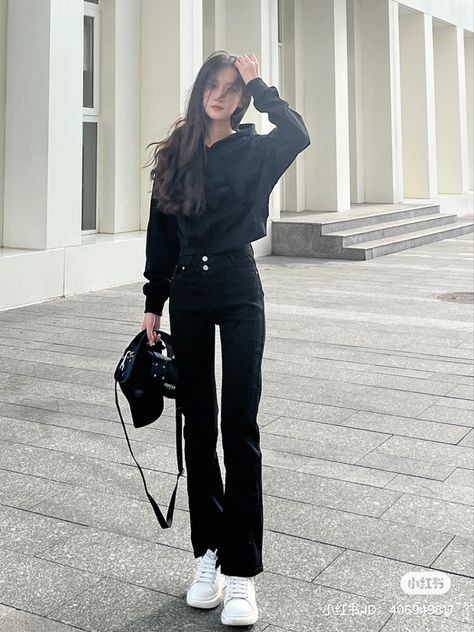 Korean Bell Bottom Jeans Outfit, Black Bellbottoms Outfit, Bellbottom Leggings Outfit, Black Bell Bottom Outfit, Black Bell Pants Outfit, Black Bell Bottom Jeans Outfit, Jersey Jacket Outfit, Black Flared Jeans Outfit, Black Flare Jeans Outfit