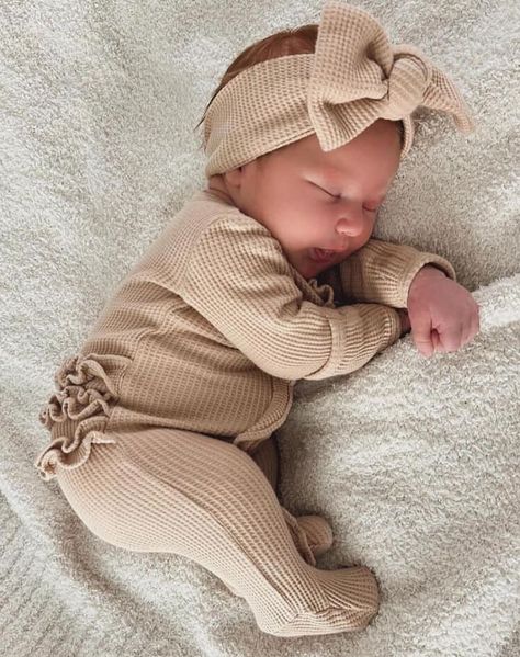 Fall Newborn Outfits, Newborn Outfits Bringing Home, Newborn Photography Girly, Baby Girl Aesthetic, Adorable Baby Outfits, Baby First Outfit, Newborn Baby Girl Outfit, Baby Hospital, Newborn Girl Outfits