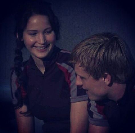 Josh And Jennifer, Hunger Games Cast, Hunger Games Fandom, Katniss And Peeta, Hunger Games 3, Peeta Mellark, Star Crossed Lovers, Katniss Everdeen, Fictional World