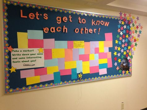 Let's get to know each other! Great way to connect with residents bulletin board Get To Know Us Bulletin Board, Meet The Team Bulletin Board, Spotlight Bulletin Board, Team Bulletin Board, Office Bulletin Board Ideas, Staff Bulletin Boards, Res Life Bulletin Boards, Community Helpers Crafts, Easy Bulletin Boards