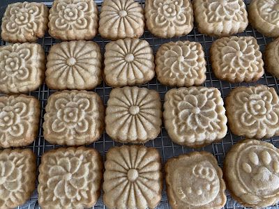 Moon Cake Press Cookies, Mold Cookies Recipe, Stamped Cookies Recipe, Cookie Recipe For Embossed Rolling Pin, Stamp Cookies Recipe, Molded Cookie Recipe, Stamped Cookies, Mold Recipes, Cinnamon Cookies Recipes