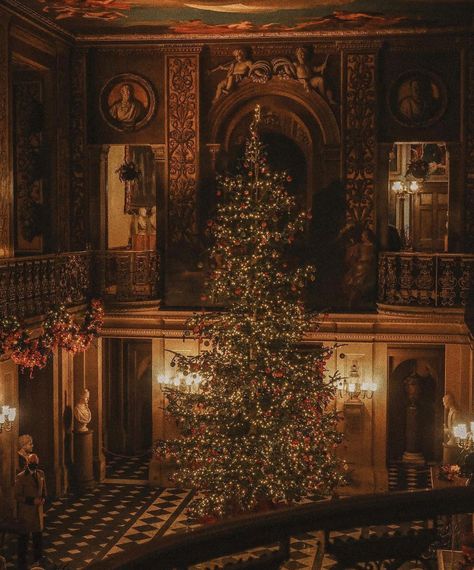 Dark Academia Christmas, Historical Christmas, Christmas Lockscreen, Christmas In Europe, Royal Christmas, Victorian Aesthetic, Dark Christmas, Making Spirits Bright, Christmas Jesus