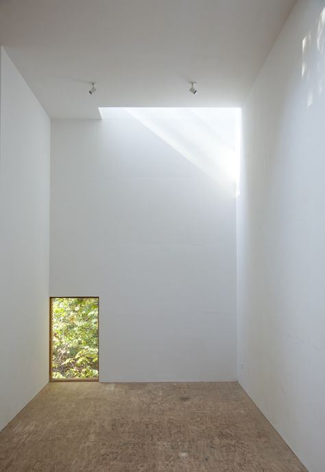 Gallery - T Space / Steven Holl Architects - 10 Blitz Design, Steven Holl, Zaha Hadid Architects, Empty Room, Modern Windows, Light Shadow, Alvar Aalto, Space Architecture, Minimalist Architecture