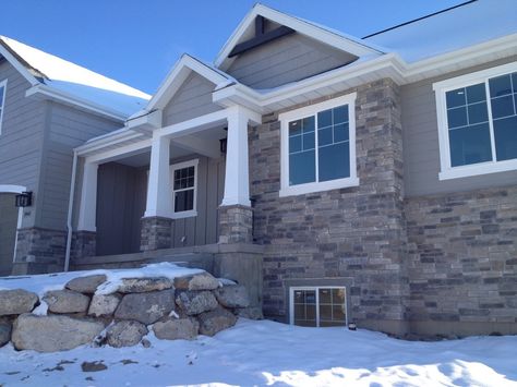 Echo Ridge Country Ledgestone #HHDU Echo Ridge Country Ledgestone, Exterior Paint Color Schemes, Rock Retaining Wall, Gray House Exterior, Brick Houses, Cultured Stone, Exterior Paint Color, Paint Color Schemes, Grey Houses