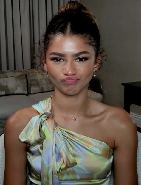 Mode Zendaya, Look Winter, Zendaya Maree Stoermer Coleman, Zendaya Outfits, Zendaya Style, Zendaya Coleman, Fav Celebs, Pretty Face, Outfit Inspirationen