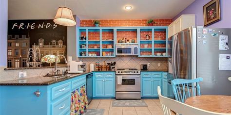 Kitchen With Open Shelving, Deep Tub, Friends Apartment, Mismatched Chairs, Purple Kitchen, Two Bedroom House, Blue Cabinets, Style Lounge, Central Perk