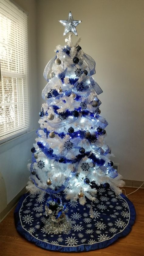 White Christmas Tree With Blue Decor, White Christmas Tree Blue Decorations, Royal Blue Christmas Tree, Blue And Silver Christmas Decorations, White And Blue Christmas Tree, Holly Decor, Themed Trees, Blue Christmas Lights, Blue Christmas Tree Decorations