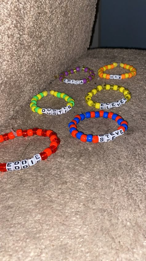 Stranger things crafts to do when your bored Stranger Things Colors For Bracelets, Stranger Things Bracelet Ideas Clay Beads, Stranger Things Seed Bead Jewelry, Stranger Things Bracelet Ideas, Marvel Seed Bead Bracelets, Stranger Things Jewelry, Pony Bead Bracelets, Diy Kandi Bracelets, Stranger Things Quote