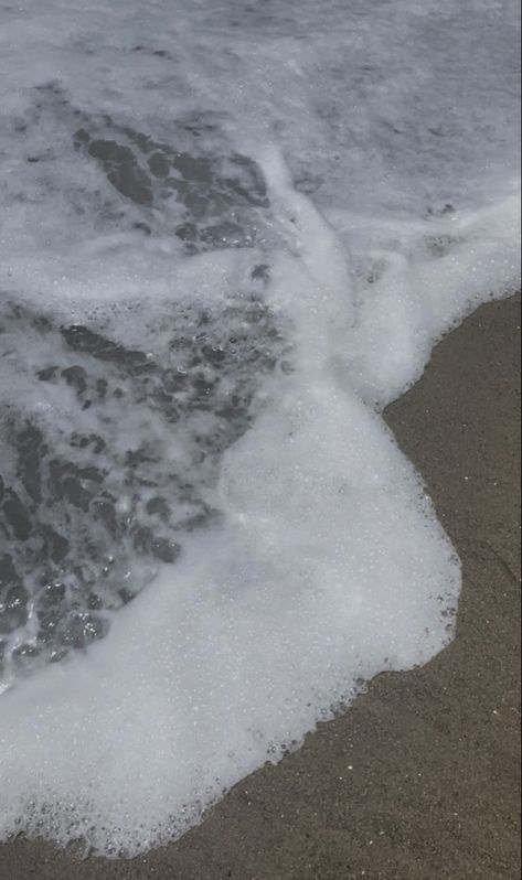 Picture of the ocean water coming up to the shore and taking up almost all the screen. Right before the end of the screen about 1/3 of the screen shows the dark tan sand of the shore edge. The ocean water at Leo Carrillo State Beach is foaming on the edge making for an aesthetic photo. The beach is a cool 70 degrees and the ocean water is freezing. Beach camping is the best way to camp ! Reels Cover Aesthetic, Beach Filler Photos, Reel Covers Instagram Aesthetic, Reels Cover Photo, Feed Fillers Instagram, Reel Covers Instagram, Feed Filler, Reel Cover, Filler Photos