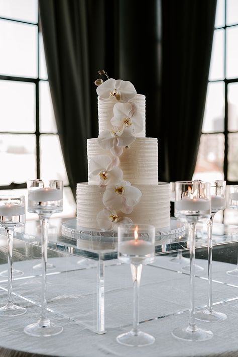 Elegant 3 Tier Wedding Cakes, Clear Tier Wedding Cake, Wedding Cake With Acrylic Tier, Wedding Cake Clear Tier, 3 Tier Wedding Cake Elegant, Wedding Cake Transparent Tier, 3 Teir Wedding Cake, 3 Tier Wedding Cake White And Gold, Two Tier Marble Wedding Cake