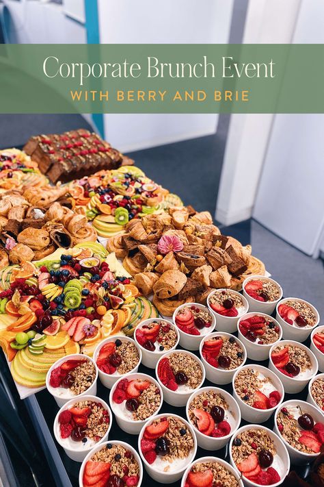 Yoga Breakfast Event, Catered Breakfast Boxes, Haverst Table Food, Corporate Breakfast Catering, Brunch Party At Home Ideas, Brunch Setting Table, Corporate Buffet Food Displays, Corporate Grazing Table, Corporate Brunch Ideas