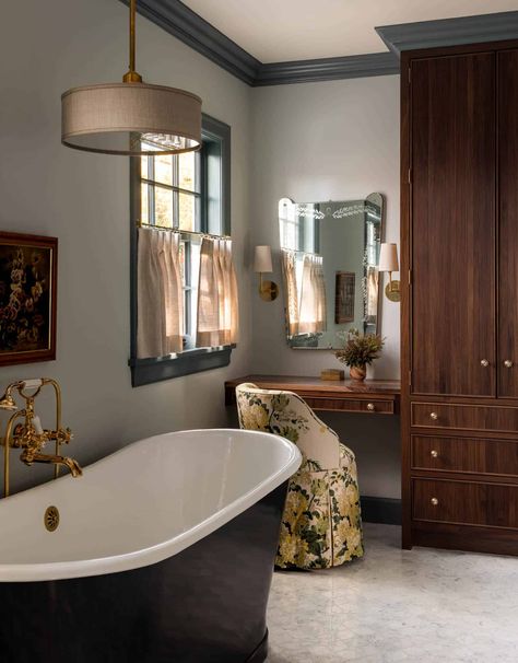 Designer Appreciation Day: Celebrating the Timeless Elegance of Heidi Caillier Heidi Callier, Bathroom Makeup Vanity Ideas, Heidi Caillier, Bathroom With Makeup Vanity, Amber Interiors, Oak Cabinets, Ship Lap Walls, Shop Interior Design, Wall Cabinet