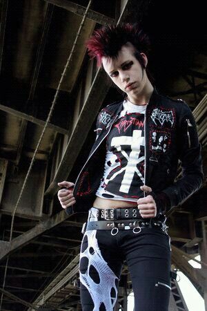 Punk dude Punk Boyfriend, Alt Culture, Ropa Dark, Punk Guy, Deathrock Fashion, Punk Guys, Queer Punk, Traditional Goth, 80s Punk