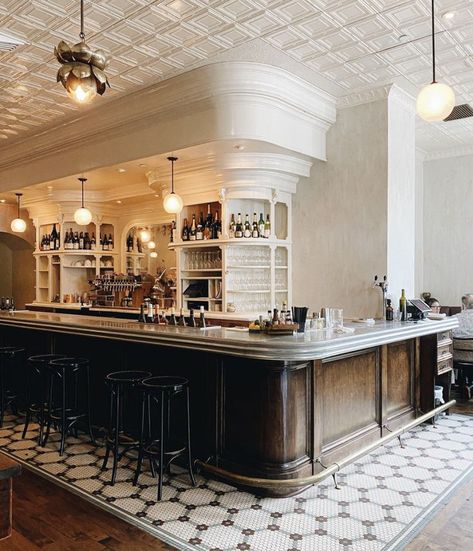 French Brasserie Interior, Vintage Bar Design, Grand Kitchen, Architecture Restaurant, Pub Design, Bar Interior Design, French Restaurants, Bar Interior, Bar Room