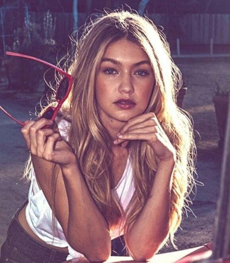 Gigi Hadid Gigi Hadid Blonde Hair, Gigi Hadid Volleyball, Gigi Hadid Selfie, Young Gigi Hadid, Gigi Hadid Aesthetic, Gigi Hadid Images, Gigi Hadid Victoria Secret, Gigi Hadid Icons, Waldorf Aesthetic