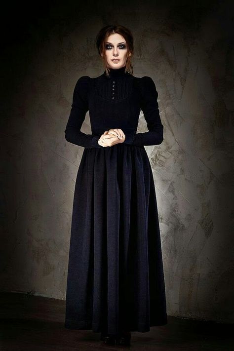 Gothic Era Fashion, Gothic Dress Elegant, Victorian Black Dress, Southern Gothic Fashion, Victorian Gothic Fashion, Victorian Gothic Dress, Black Victorian Dress, Gothic Fashion Victorian, Gothic Victorian Dresses