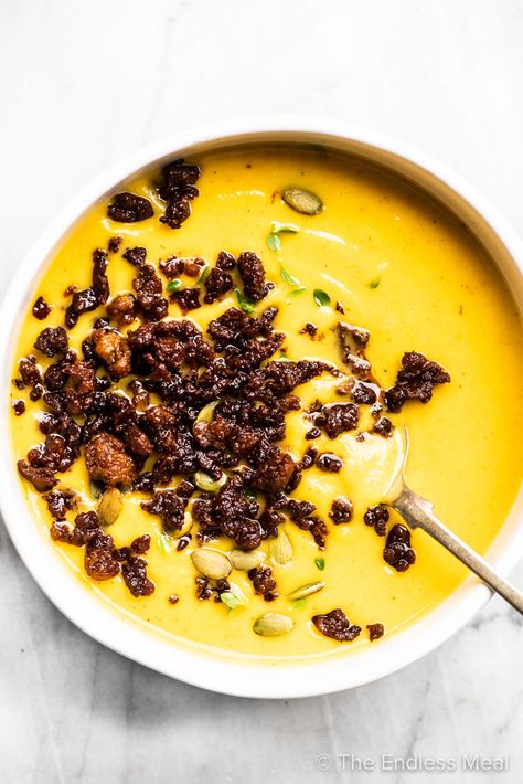 Roasted squash and chorizo soup is the ultimate cozy soup recipe. It's luscious and silky and made with roasted squash, roasted garlic, fresh herbs, and smoky/spicy chorizo crispies. #theendlessmeal #soup #butternutsquashsoup #chorizo #chorizosoup #crispychorizo #squash #squashsoup #sugarfree #lunch #dinner #pumpkin #souprecipe Soup With Chorizo, Autumn Squash Soup, Roasted Squash Soup, Squash Roasted, Autumn Squash, Chorizo Soup, Pasta Toppings, Cozy Soup, Roasted Garlic Cloves