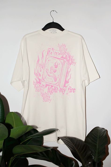 Oversized T-shirt in a soft pink color. Perfect for layering or wearing on its own. #babylightmyfire #oversizedtshirt / #Screen_Print_T_Shirt_Design #Stamped_Tshirts #Heart_Graphic_Tee #Fire_Tshirt_Design Screen Print T Shirt Design, Heart Graphic Tee, Band Tee Design, Screen Print Tshirt, Screen Print Designs, Tshirt Prints, Vintage Tshirt Design, Pink Graphic Tee, Y2k Graphic Tees