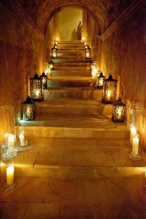 Staircase of stone lit with candles and lanterns. Diy Christmas Decorations Easy, Stairway To Heaven, Easy Christmas Diy, Wedding Lights, Wine Cellar, تصميم داخلي, Fairy Lights, Indore, Wedding Modern