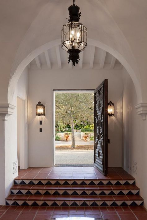 Spanish Arches, Tile Steps, Collected Interiors, Spanish Villa, Casa Country, Spanish Style Home, Casas Coloniales, Hacienda Style, Spanish Style Homes