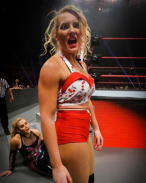 💥 10 photos from Monday Night Raw 📷💥 Lacey Evans, Monday Night Raw, Women's Wrestling, Female Wrestlers, Wwe Divas, Monday Night, Emma Watson, Wwe, Diva