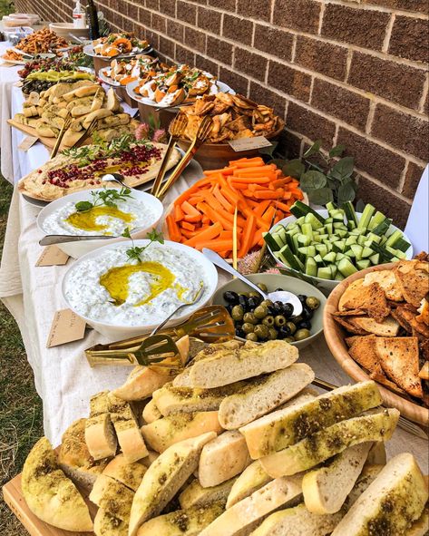 Uk Buffet Ideas, Vegan Event Food, Host Food Appetizers, Catered Food Ideas Parties, Wedding Food Ideas Vegetarian, Vegan Buffet Food Ideas, Greek Food Wedding Buffet, Mediterranean Wedding Reception Food, Party Food Platters Vegetarian