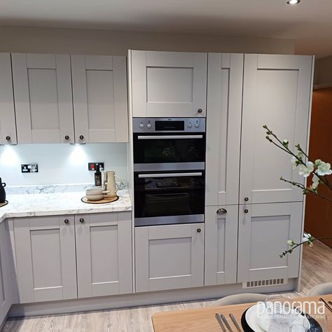 Howdens U Shaped Kitchen, Pale Grey Shaker Kitchen, Howdens Shaker Kitchen Dove Grey, Magnet Kitchen Shaker, Small Shaker Kitchen Ideas, Wren Cashmere Shaker Kitchen, Cornforth White Kitchen, Smile Kitchen, Cashmere Shaker Kitchen